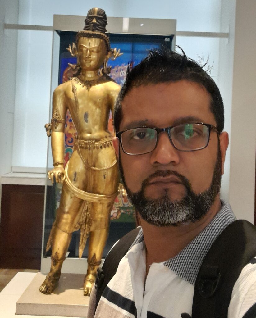 Roshan takes a selfie in front of Avalokiteshvara statue