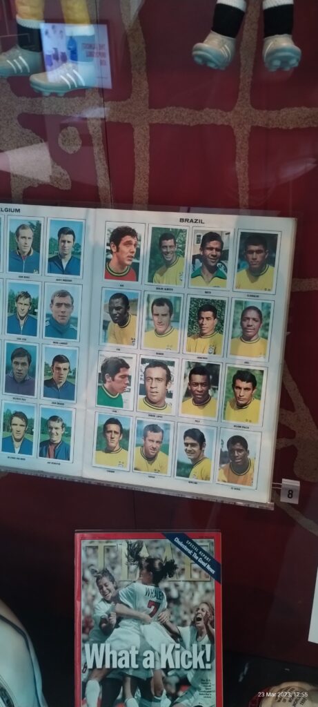 Collectible cards of Brazilian footballers