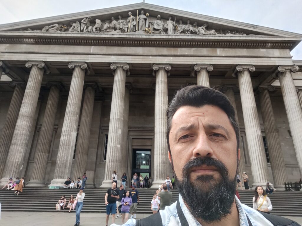 Ciprian taking a selfie in front of the British Museum main entrance
