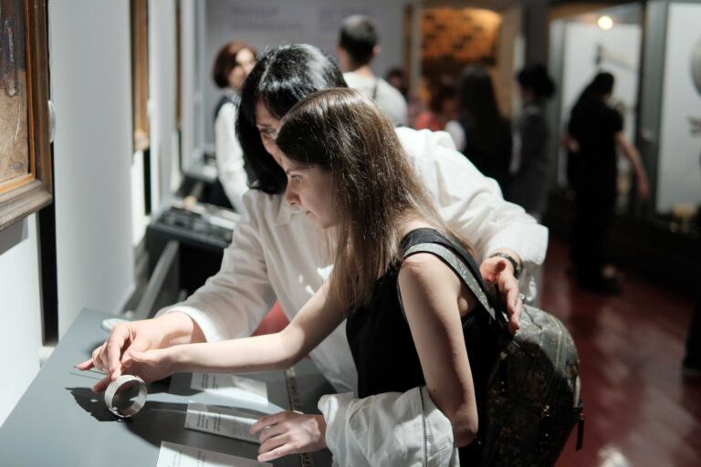 Beyond Sight: Discovery Museums Through Touch